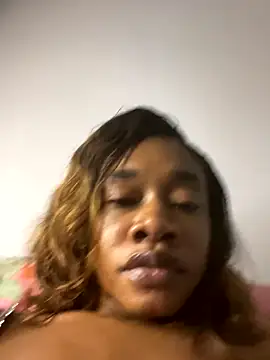 Snapshot of _yisela_ chatting on October 22, 1:06 am  yisela  online show from October 22, 1:06 am