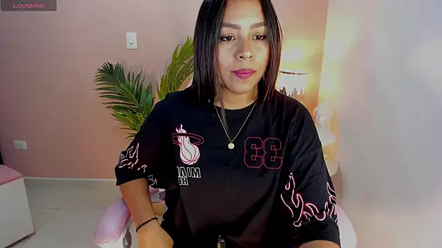 Snapshot of Ciara8 chatting on October 21, 7:25 pm Ciara8 online show from October 21, 7:25 pm