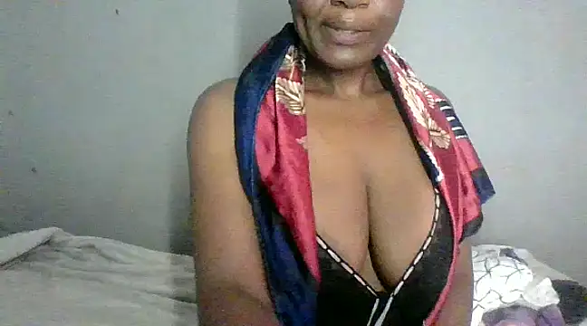 Snapshot of BeejayLoverxx chatting on February 2, 4:37 am BeejayLoverxx online show from February 2, 4:37 am