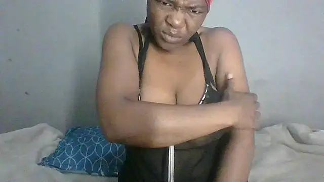 Snapshot of BeejayLoverxx chatting on February 16, 5:04 am BeejayLoverxx online show from February 16, 5:04 am