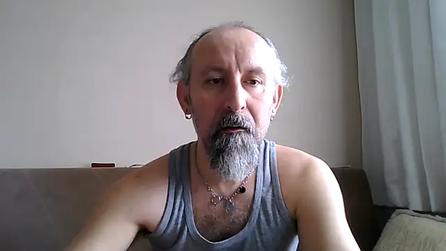 Snapshot of BuckWessle chatting on April 21, 9:26 am BuckWessle online show from April 21, 9:26 am