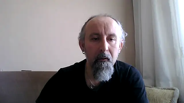 Snapshot of BuckWessle chatting on April 27, 11:08 am BuckWessle online show from April 27, 11:08 am