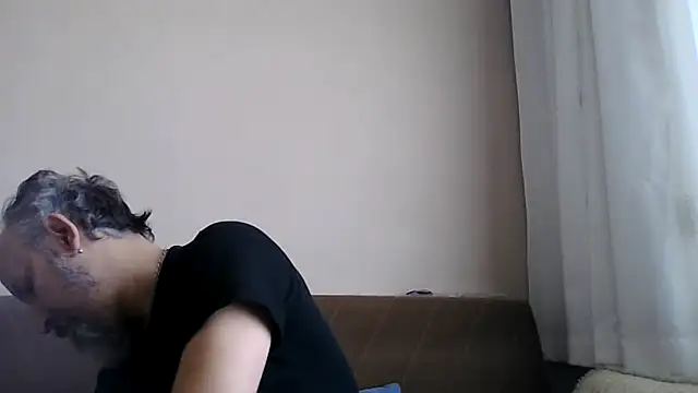 Snapshot of BuckWessle chatting on April 28, 9:25 am BuckWessle online show from April 28, 9:25 am