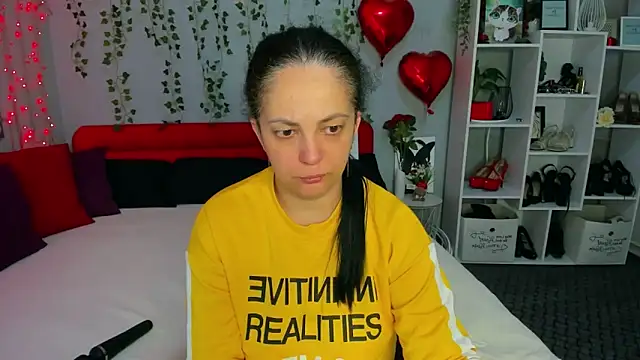 DarlingMilf online show from April 10, 5:06 pm