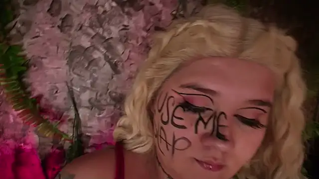 Laura takint online show from December 12, 8:43 pm