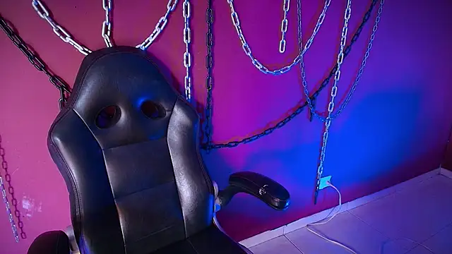 Laura takint online show from December 31, 7:51 pm