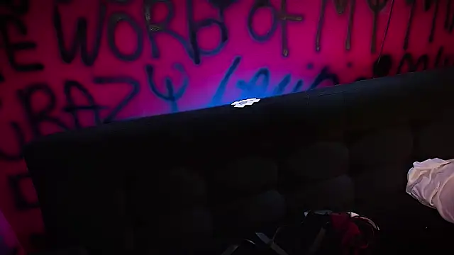 Laura takint online show from February 4, 4:08 pm