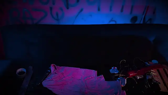 Laura takint online show from February 8, 10:08 pm