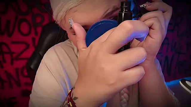 Laura takint online show from February 15, 4:01 pm