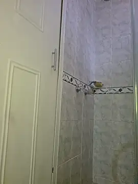 Laura takint online show from November 12, 9:25 pm