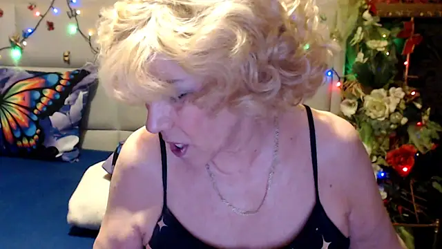 Snapshot of HappyWomanOn chatting on May 2, 9:14 am HappyWomanOn online show from May 2, 9:14 am