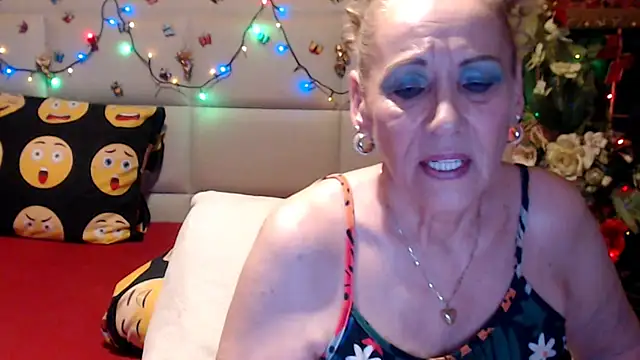 Snapshot of HappyWomanOn chatting on July 16, 9:26 am HappyWomanOn online show from July 16, 9:26 am