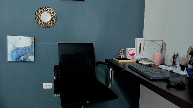 nia  white online show from December 19, 4:46 pm