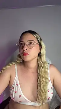 Irisweet  online show from March 15, 9:10 pm