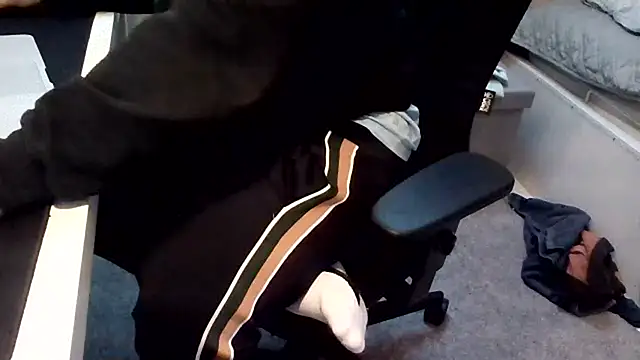 Snapshot of Luishorny19 chatting on December 8, 2:19 pm Luishorny19 online show from December 8, 2:19 pm