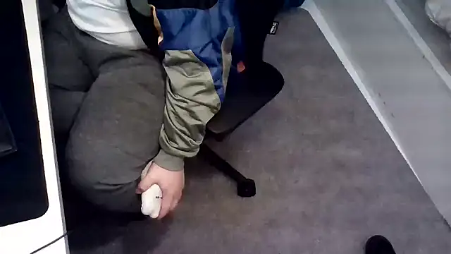 Snapshot of Luishorny19 chatting on January 14, 3:15 pm Luishorny19 online show from January 14, 3:15 pm