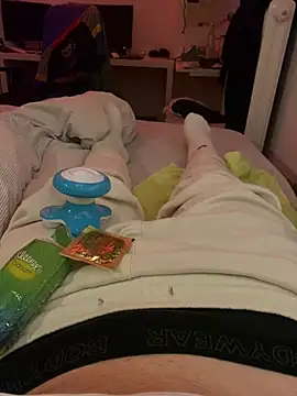 Snapshot of Luishorny19 chatting on February 15, 5:28 pm Luishorny19 online show from February 15, 5:28 pm