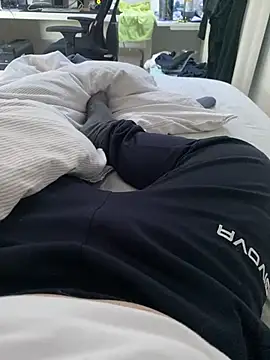 Snapshot of Luishorny19 chatting on February 18, 3:43 pm Luishorny19 online show from February 18, 3:43 pm