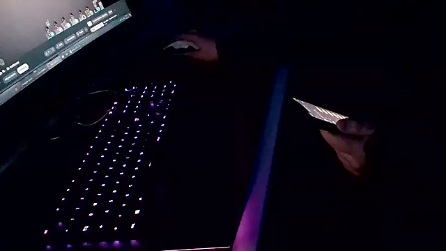 Snapshot of Luishorny19 chatting on March 21, 10:17 pm Luishorny19 online show from March 21, 10:17 pm