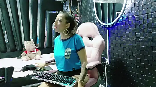 Snapshot of mature_sexi40 chatting on January 31, 3:52 am mature sexi40 online show from January 31, 3:52 am