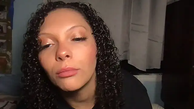 LuLuValenttine101 online show from March 18, 12:36 am