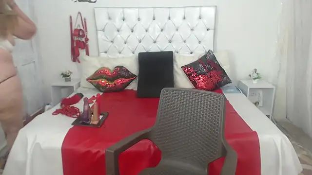 Sweetbigcatt online show from March 4, 5:46 am