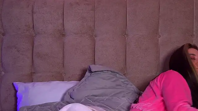 Snapshot of RachelSimpson chatting on February 7, 4:37 am RachelSimpson online show from February 7, 4:37 am