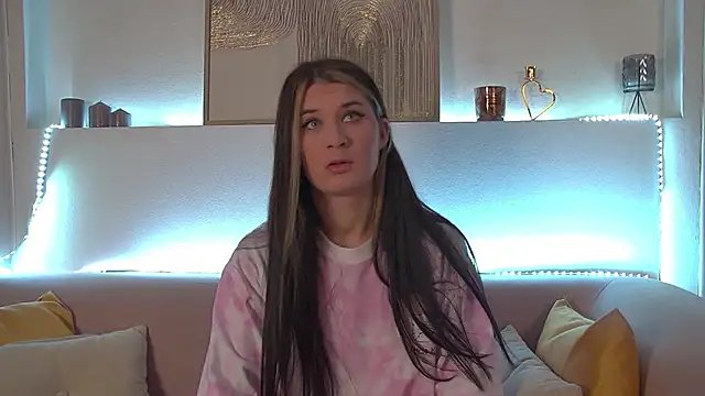 Snapshot of RachelSimpson chatting on February 23, 6:23 pm RachelSimpson online show from February 23, 6:23 pm