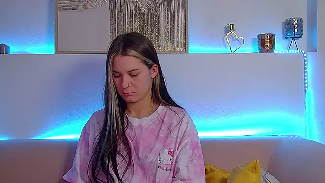 Snapshot of RachelSimpson chatting on March 6, 4:41 am RachelSimpson online show from March 6, 4:41 am