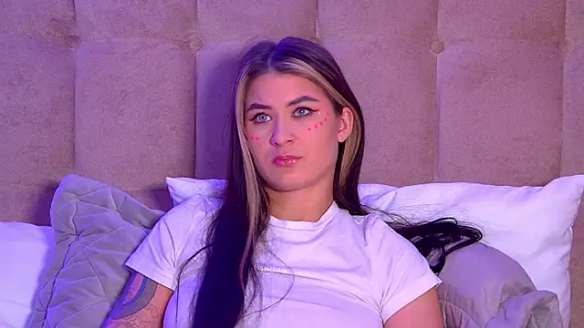 Snapshot of RachelSimpson chatting on March 15, 9:27 pm RachelSimpson online show from March 15, 9:27 pm