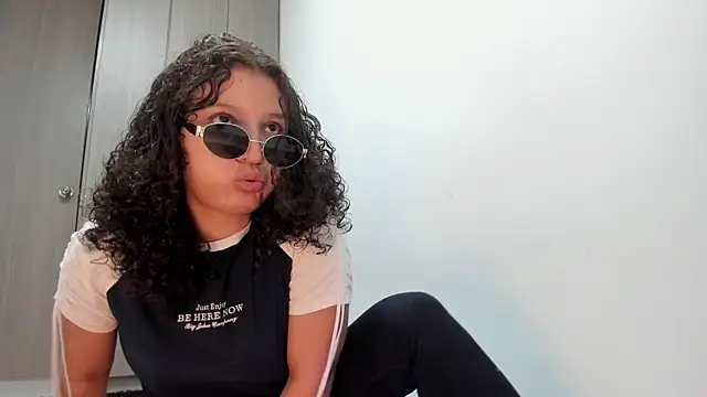 Cositarica  online show from October 6, 1:41 pm