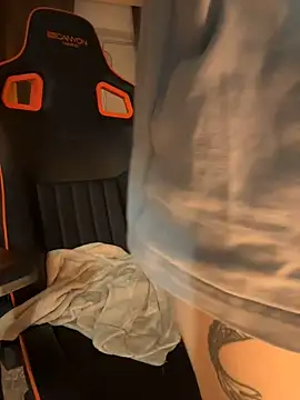 Snapshot of Bastet chatting on December 14, 9:24 pm Bastet online show from December 14, 9:24 pm