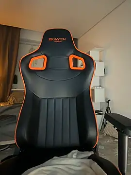 Snapshot of Bastet chatting on December 20, 9:50 pm Bastet online show from December 20, 9:50 pm