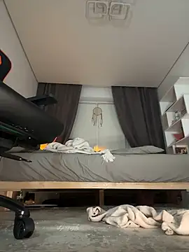 Snapshot of Bastet chatting on December 23, 12:57 am Bastet online show from December 23, 12:57 am