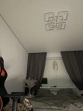 Snapshot of Bastet chatting on December 25, 1:20 am Bastet online show from December 25, 1:20 am