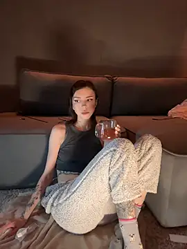 Snapshot of Bastet chatting on February 21, 9:43 pm Bastet online show from February 21, 9:43 pm