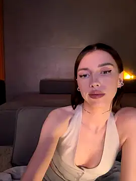 Snapshot of Bastet chatting on December 4, 6:05 pm Bastet online show from December 4, 6:05 pm