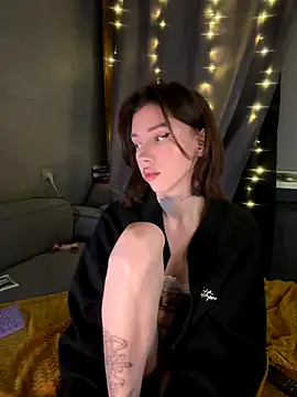 Snapshot of Bastet chatting on December 5, 6:48 pm Bastet online show from December 5, 6:48 pm