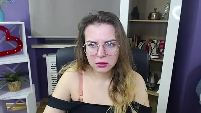 Zoey Erotic online show from December 11, 5:32 am