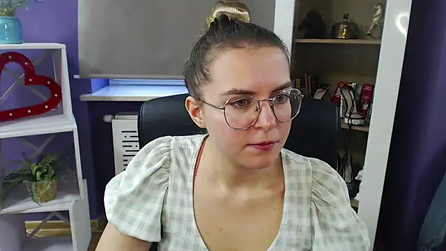 Zoey Erotic online show from December 18, 9:14 am