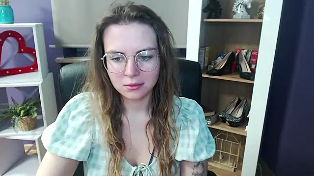 Zoey Erotic online show from February 25, 5:41 am