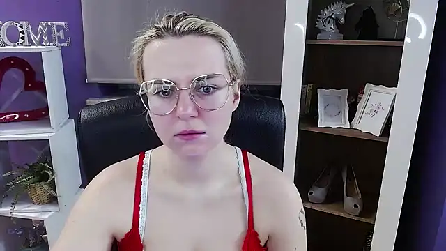 Zoey Erotic online show from February 23, 5:38 am