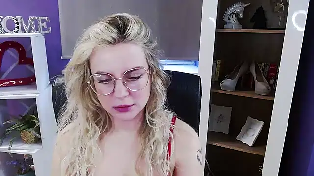 Zoey Erotic online show from March 2, 7:15 am