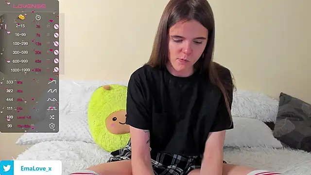 Snapshot of Ema_X_Love chatting on February 13, 11:37 pm Ema X Love online show from February 13, 11:37 pm