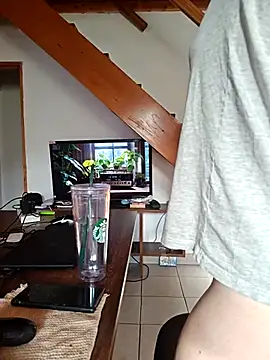 Snapshot of Elnonoykeila77 chatting on March 12, 11:22 pm Elnonoykeila77 online show from March 12, 11:22 pm