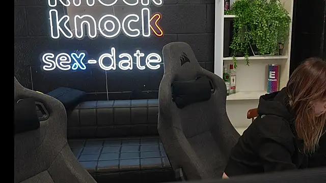 Snapshot of Elnonoykeila77 chatting on October 27, 2:43 pm Elnonoykeila77 online show from October 27, 2:43 pm