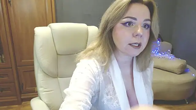 Snapshot of Cute_sun chatting on June 14, 2:30 pm Cute sun online show from June 14, 2:30 pm