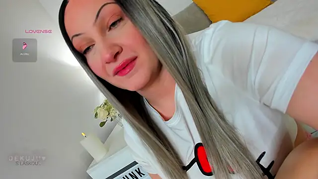 Snapshot of KVerunce chatting on January 29, 9:17 pm KVerunce online show from January 29, 9:17 pm