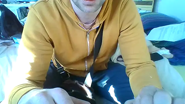 Snapshot of MmaxX004 chatting on March 4, 3:04 pm MmaxX004 online show from March 4, 3:04 pm