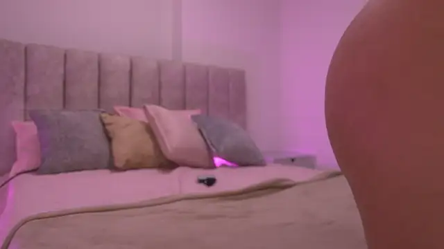 Snapshot of violeta_aroca chatting on November 6, 3:07 am violeta aroca online show from November 6, 3:07 am